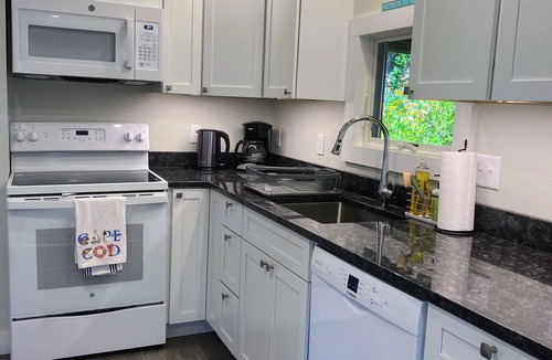 Brewster Cottage | Newly renovated 2 bedroom cottage - walk to beach