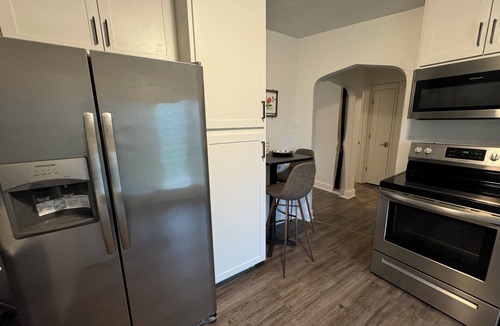 Elizabethtown House | Newly renovated 2-bedroom house in lovely downtown Elizabethtown on quiet street