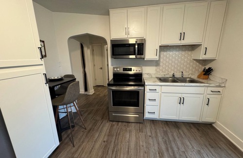Elizabethtown House | Newly renovated 2-bedroom house in lovely downtown Elizabethtown on quiet street