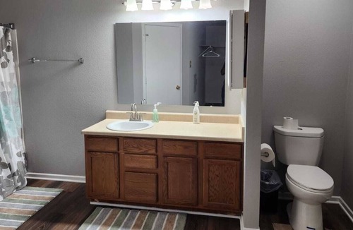 Wayne House | Newly Renovated, 2miles to Airport, Spacious, With Gym