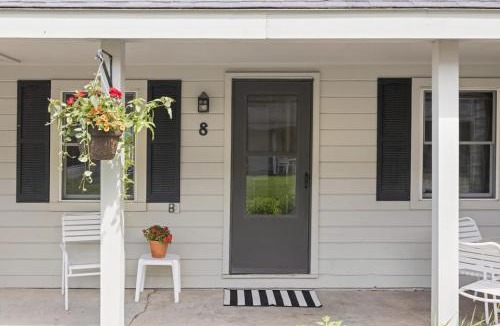 Traverse City Apartment | Newly Renovated Beachside Cabin 8!