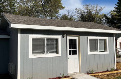 Oscoda Cabin | NEWLY RENOVATED! Cozy cabin in peaceful Oscoda with WiFi, AC