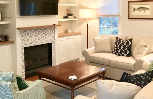 Chatham House | Newly Renovated! Walk to Town and Beach!