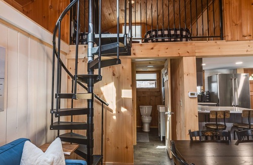 Winchester House | Newly renovated year-round LAKEFRONT rental on Highland Lake! Sleeps 8-9!