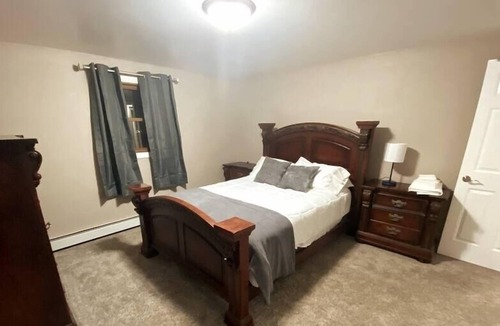 Ashwaubenon House | Newly Updated! 10 Minute walk to Lambeau by RedAwning
