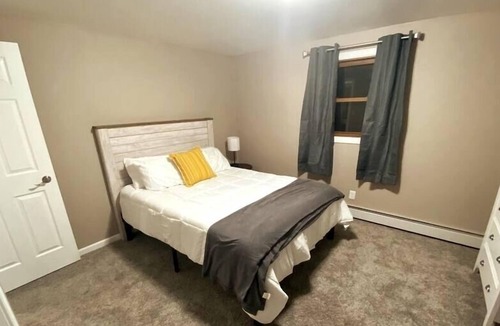 Ashwaubenon House | Newly Updated! 10 Minute walk to Lambeau by RedAwning