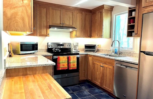 Wellfleet House | Newly Updated Spacious Home in Quiet Wooded Area (1246)