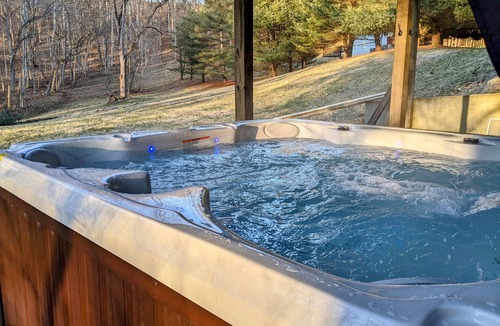 Rockbridge Cabin | Nido Cabin - Close to attractions, Hot Tub, Game Room, Massage Chair