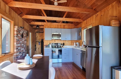 Isle of Springs Cottage | Night Heron: Cozy 2-bedroom house in Westport, ME, perfect for a relaxing getaway.