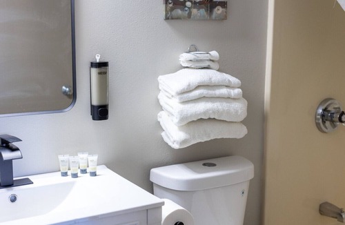 Nisswa Bed & Breakfast | Nisswa Hotel & Suites|Margaret Lake Single Queen