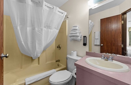 Nisswa Bed & Breakfast | Nisswa Hotel & Suites|Margaret Lake Single Queen