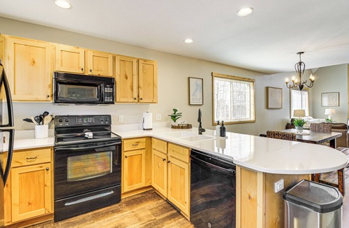 Lake Shore House | Nisswa Townhome w/Boat Slip + Gull Lake Access!