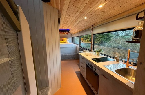 Gateshead Cottage | NO 1 THE DEPOT, character holiday cottage, with hot tub in Springwell