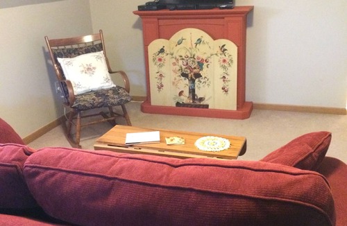 Millersburg Apartment | No cleaning chargen 1 mile from Berlin 1 BR Apt