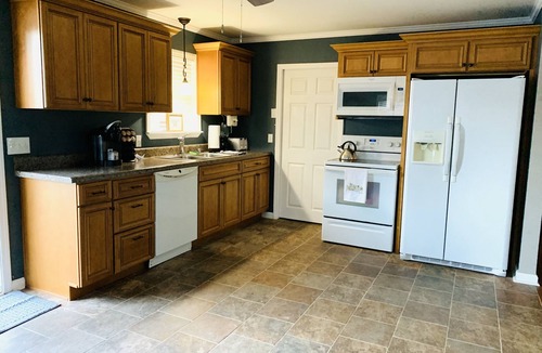 Goodlettsville House | No Place Like Holmes-renovated country, quiet charmer