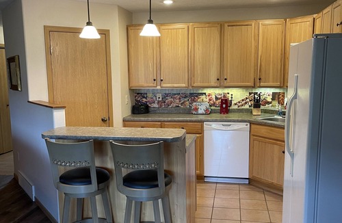 Tea House | NO STEPS w/attached garage and screened in patio, NO sales tax with 28 day stay!