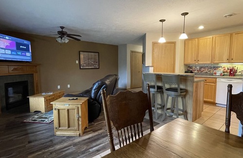 Tea House | NO STEPS w/attached garage and screened in patio, NO sales tax with 28 day stay!