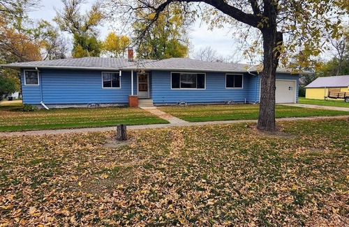 Goodrich House | Nodak Nature Retreat: Peaceful . Quiet . Remote. Perfect for Families & Hunters