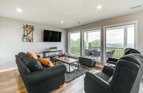 Clarkson House | Nolin Lake Home w/Decks & Fire Pit in Clarkson!