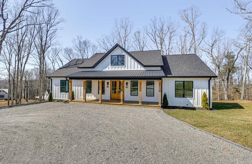 Clarkson House | Nolin Lake Views: Spacious Home in Clarkson!