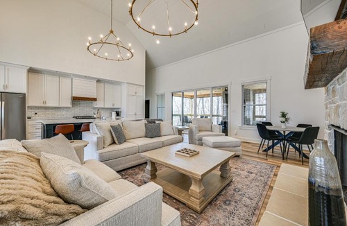 Clarkson House | Nolin Lake Views: Spacious Home in Clarkson!