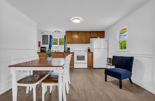 Lexington Cottage | North Bound 25 Cottage #3