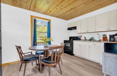 Lexington Cottage | North Bound 25 Cottage #4