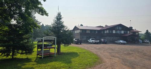 Ironwood Hotel | North Ironwood Acres - Black River Lodge