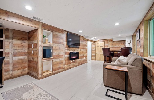 McCandless Township House | North Park Retreat 15min-Pittsburgh Smart Home
