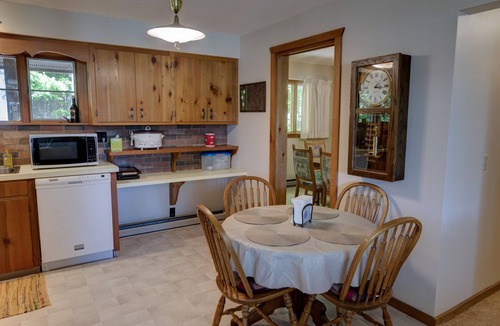 Empire Cottage | North Shore Little Glen Lake Cottage