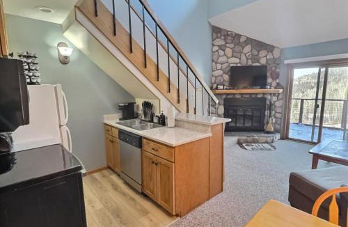 Lutsen House | North Shore ski-in/ski-out loft with hot tub