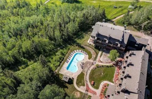 Lutsen House | North Shore ski-in/ski-out loft with hot tub
