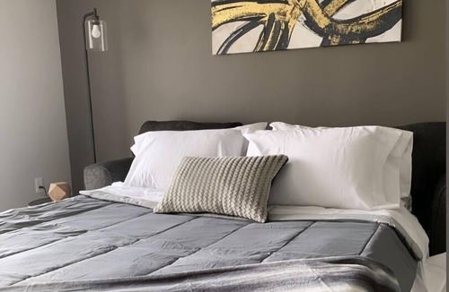 Castleton Apartment | NorthEast Retreat