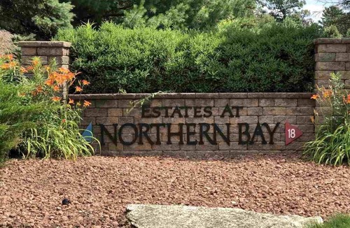 Lake Shore Estates House | Northern Bay golf course house rental-2 mins to Castle Rock Lake