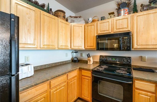 Two Harbors Condo | Northern Lakeside Haven with Pool & Lake Access