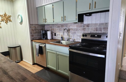 Bellaire House | Northern Michigan. Sleeps 8, 3 bedrm 2 baths outddor pool summer. close to lakes