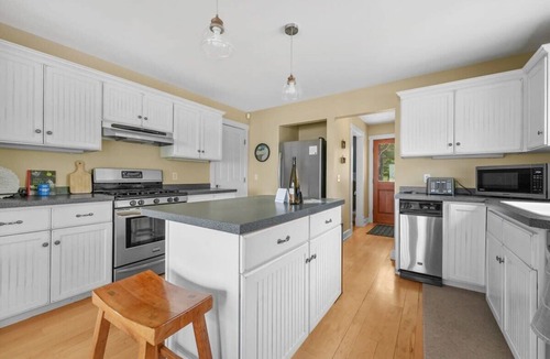 Northport House | Northport Bay Beach Getaway with Hot Tub!