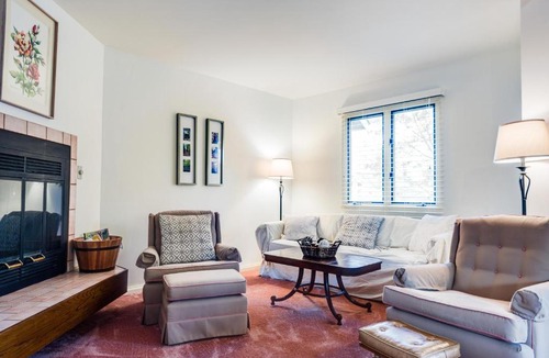 Chautauqua Apartment | NorthShore F4