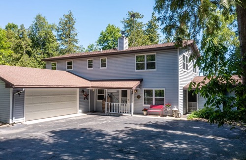 Rowleys Bay House | Northstar is a warm family home with everything you need to build many memories.