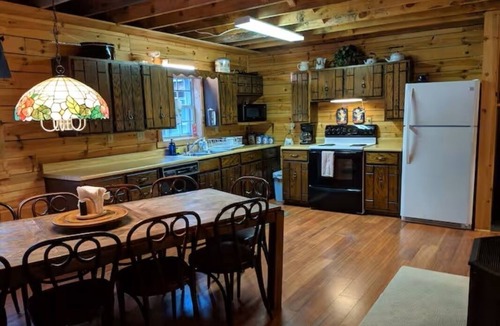 Grayling Cabin | -Northwoods Hideaway- A fabulous 5-bedroom cabin in charming Grayling
