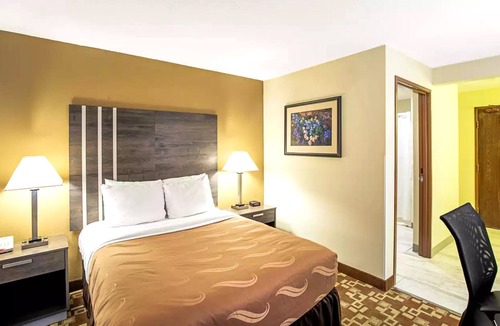 Milwaukee Hotel | Norwood Inn & Suites Milwaukee