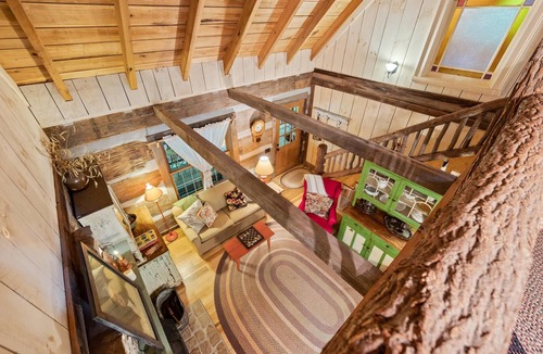 Gnaw Bone Cabin | Nostalgic log cabin with antique furnishings. Pet-friendly!