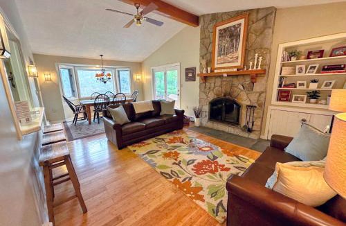 Carroll Villa | O3 Bretton Woods Cottage on beginner ski trail Perfect location for all seasons