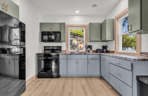 North Lakeport House | Oak & Clay Haven – Walk to Bar & Beach!