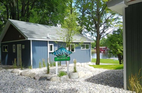 Ludington Cottage | OAK - Grace Landing Cottages With Stunning Sunsets Over Hamlin Lake