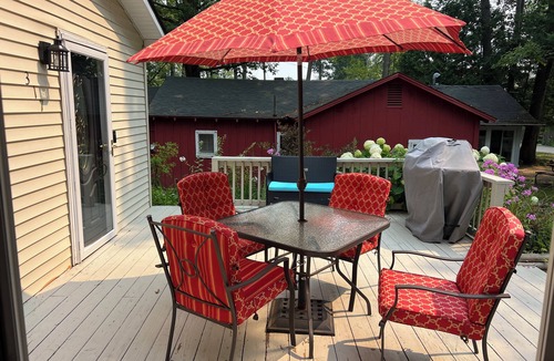 Lake George House | Oak Tree Retreat - Steps away from water fun!