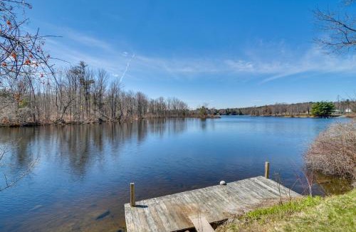 Oakland Apartment | Oakland Apt on Messalonskee Lake w/Dock Access!
