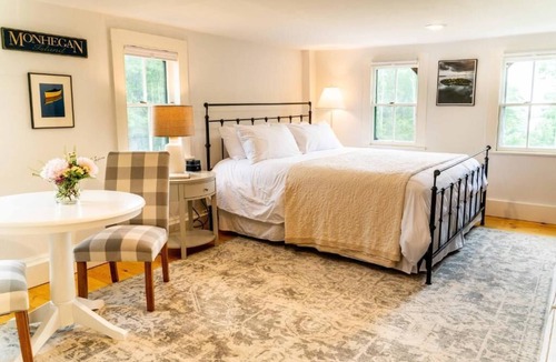 Herricks Bed & Breakfast | Oakland House Seaside Inn & Cottages