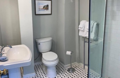 Herricks Bed & Breakfast | Oakland House Seaside Inn & Cottages