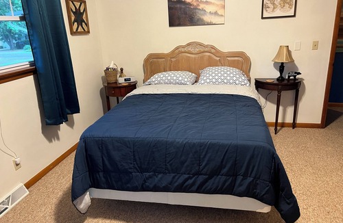 Conneaut Lakeshore House | Oakland Retreat - AirConditioned, WD. Book via VRBO
